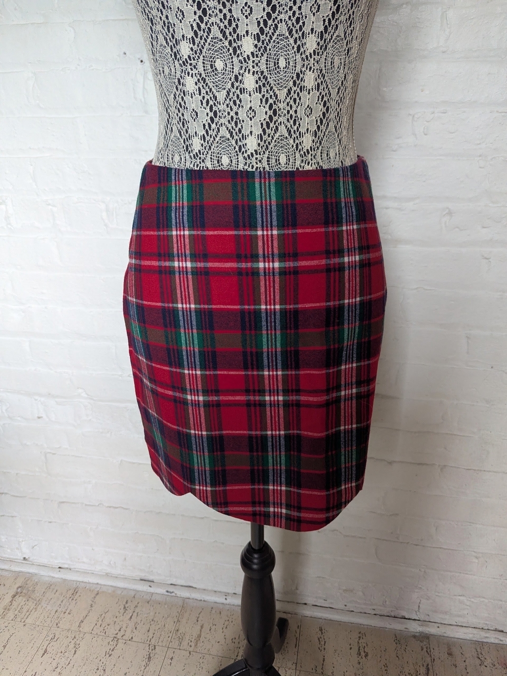 Vineyard Vines Red Plaid Pencil Skirt - Classic Tartan Style